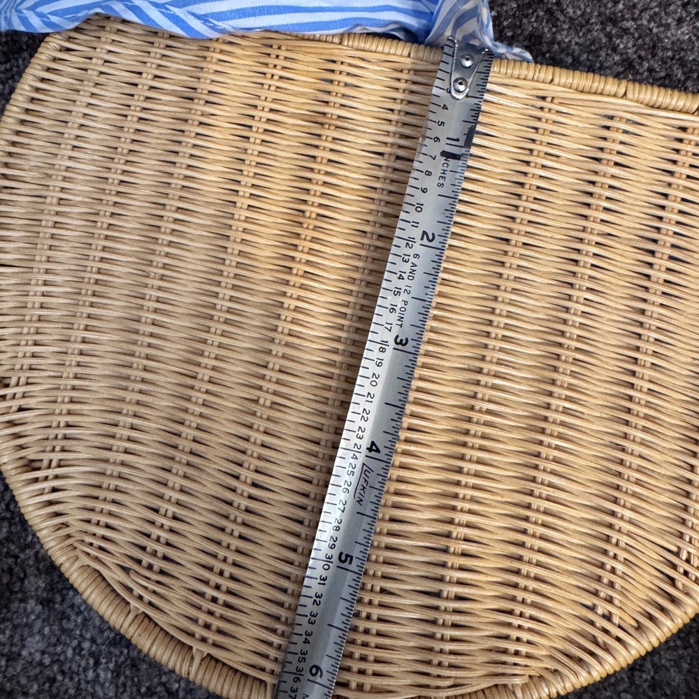 Elegant Woven Crossbody Bag with Blue Straps - Picture 9 of 9